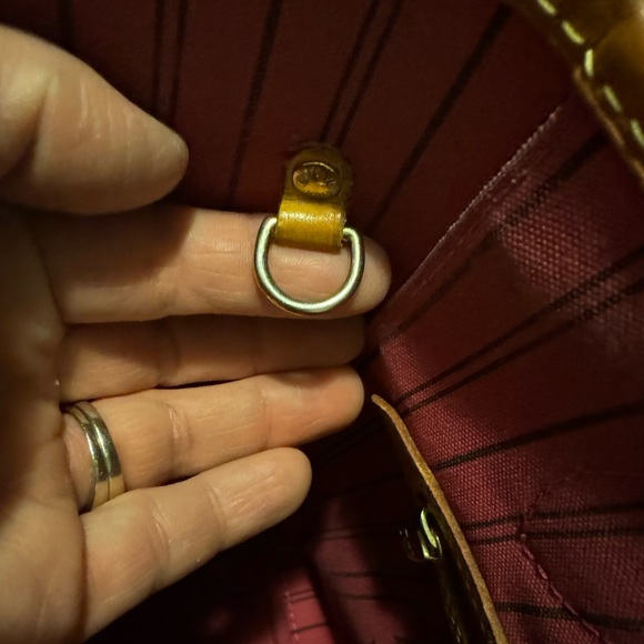 LV Neverfull MM - Picture 11 of 17